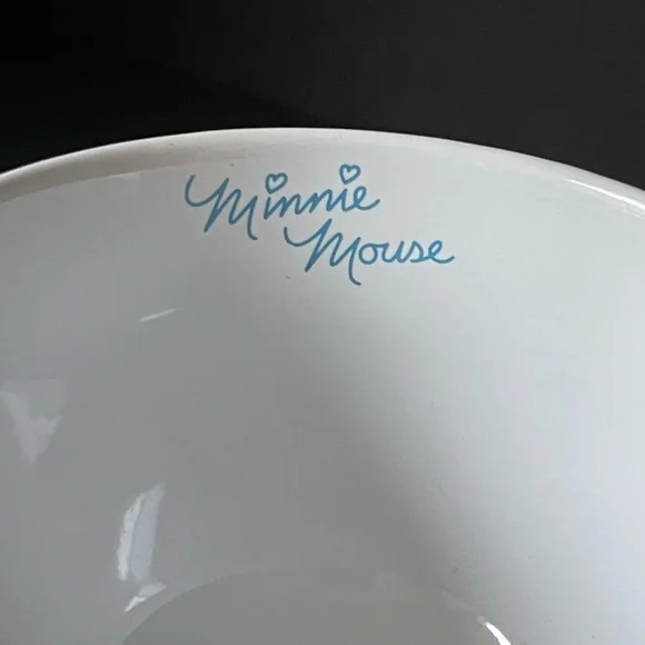Large Minnie Mouse bowl/mug with handle. - Picture 5 of 7